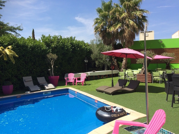 Imagen de la piscina del Grand Hôtel De Nîmes. Foto 14
