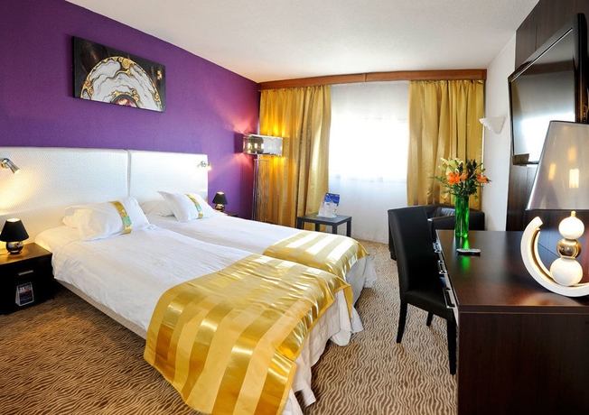 Imagen de la habitación del Grand Hôtel De Nîmes. Foto 5