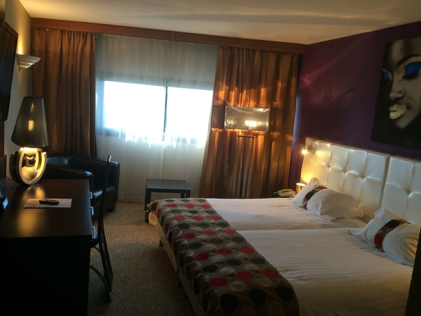 Imagen de la habitación del Grand Hôtel De Nîmes. Foto 8