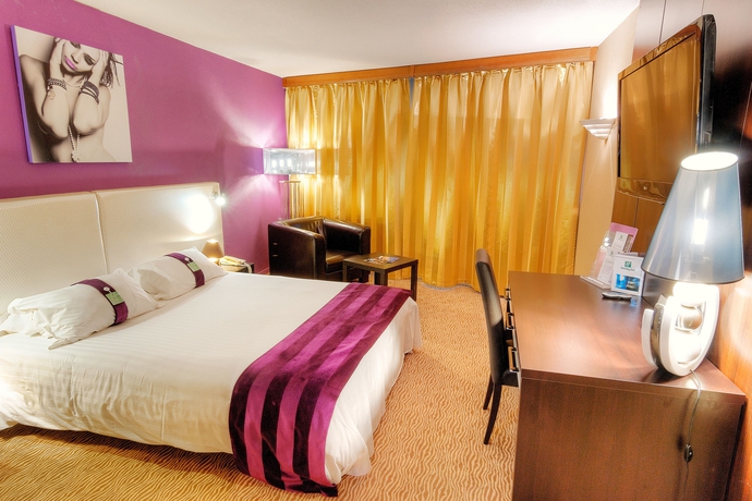 Imagen de la habitación del Grand Hôtel De Nîmes. Foto 9