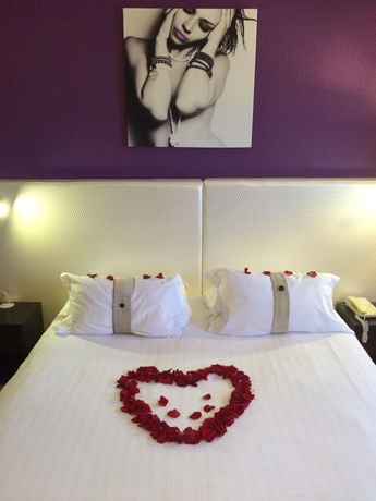 Imagen de la habitación del Grand Hôtel De Nîmes. Foto 10