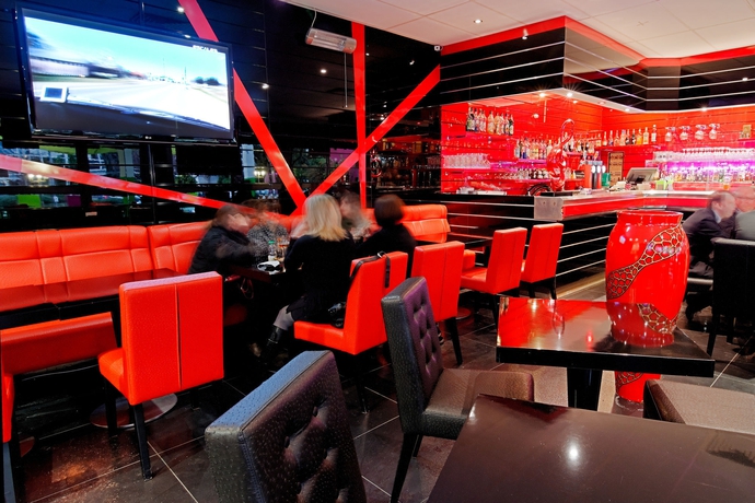 Imagen del bar/restaurante del Grand Hôtel De Nîmes. Foto 2