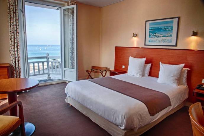 Imagen de la habitación del Grand H&ocirc;tel de Trestraou. Foto 7