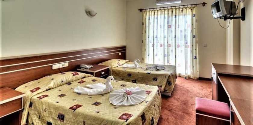 Imagen de la habitación del Grand Hotel Derin. Foto 9