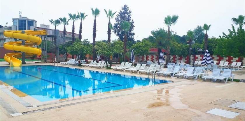 Imagen general del Grand Hotel Derin. Foto 4