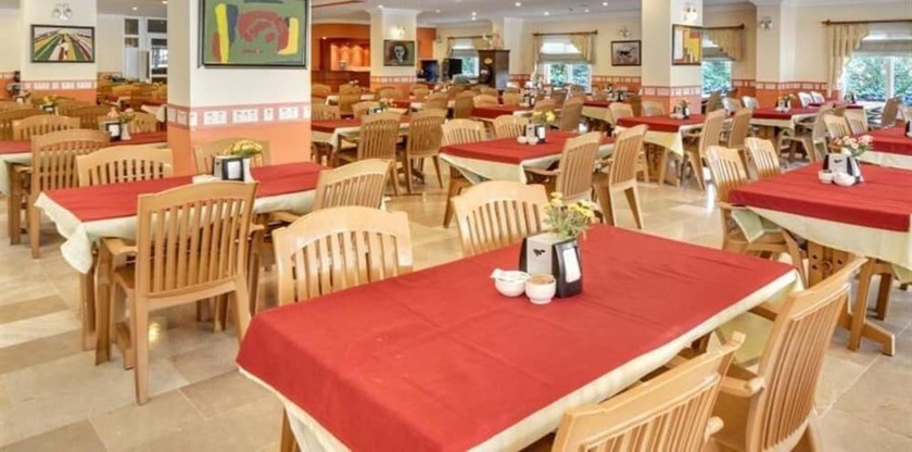Imagen del bar/restaurante del Grand Hotel Derin. Foto 7