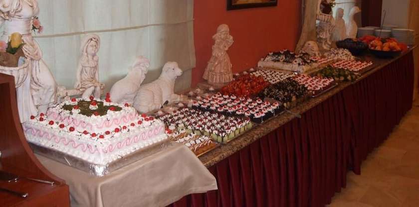 Imagen de la habitación del Grand Hotel Derin. Foto 10