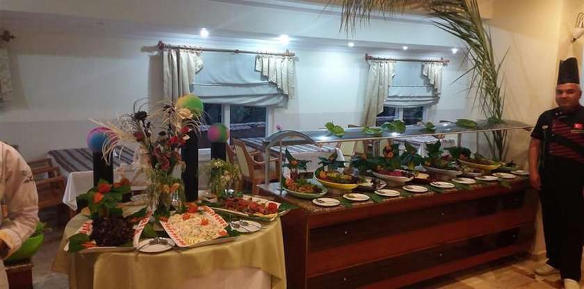 Imagen del bar/restaurante del Grand Hotel Derin. Foto 8