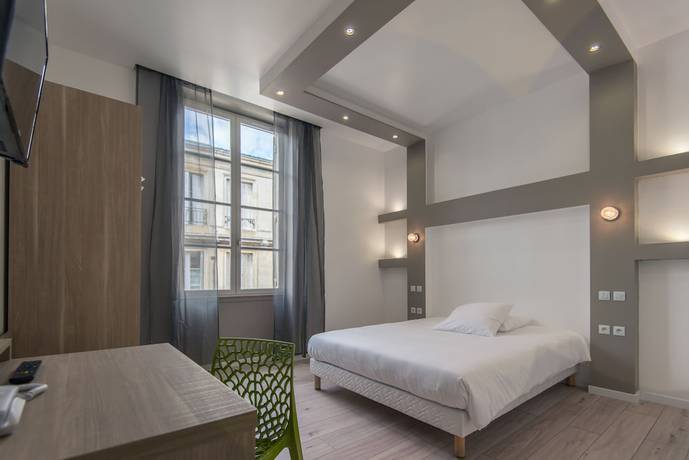 Imagen de la habitación del Grand Hotel, Sainte-Foy-la-Grande. Foto 3
