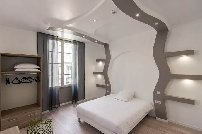 Imagen de la habitación del Grand Hotel, Sainte-Foy-la-Grande. Foto 4