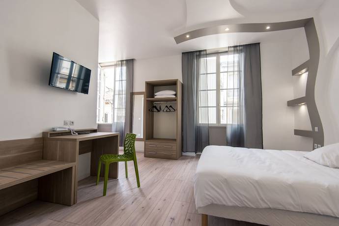 Imagen de la habitación del Grand Hotel, Sainte-Foy-la-Grande. Foto 6