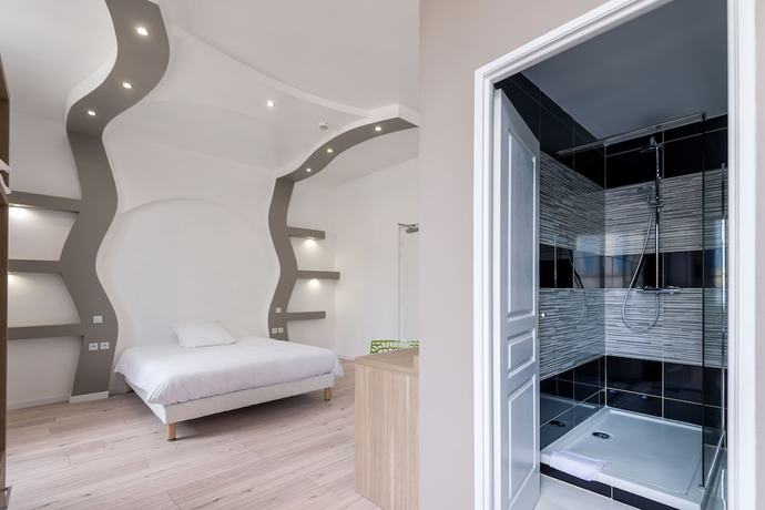 Imagen de la habitación del Grand Hotel, Sainte-Foy-la-Grande. Foto 7