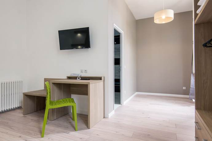 Imagen de la habitación del Grand Hotel, Sainte-Foy-la-Grande. Foto 8