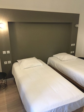 Imagen de la habitación del Grand Hotel, Sainte-Foy-la-Grande. Foto 10