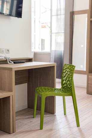 Imagen de la habitación del Grand Hotel, Sainte-Foy-la-Grande. Foto 11
