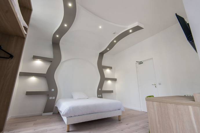 Imagen de la habitación del Grand Hotel, Sainte-Foy-la-Grande. Foto 13