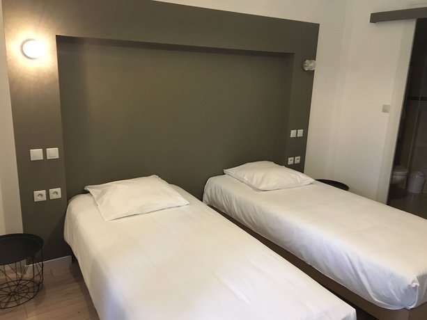 Imagen de la habitación del Grand Hotel, Sainte-Foy-la-Grande. Foto 14