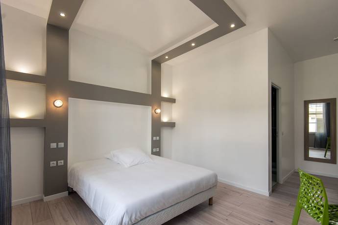 Imagen de la habitación del Grand Hotel, Sainte-Foy-la-Grande. Foto 15