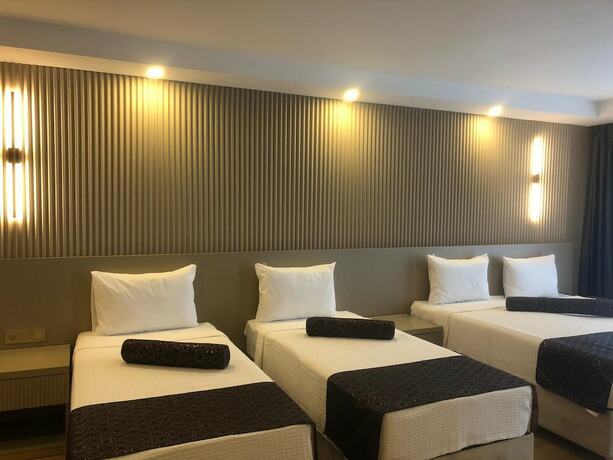 Imagen de la habitación del Grand Iska Hotel. Foto 13