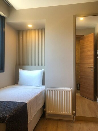Imagen de la habitación del Grand Iska Hotel. Foto 17