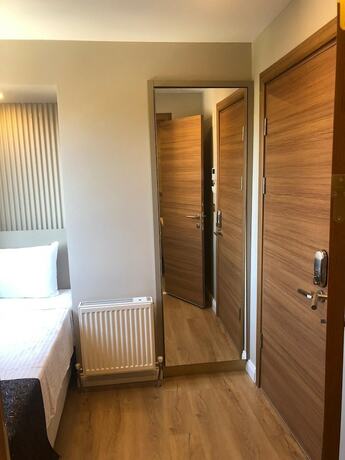 Imagen de la habitación del Grand Iska Hotel. Foto 18