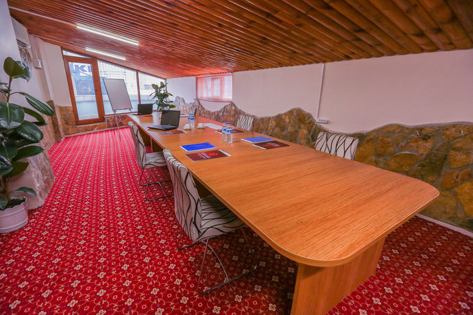 Imagen de los interiores del Grand Istanbul Airport Hotel. Foto 13