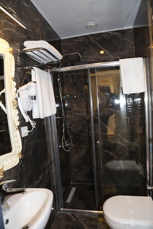 Imagen de la habitación del Grand Kavi Hotel. Foto 6