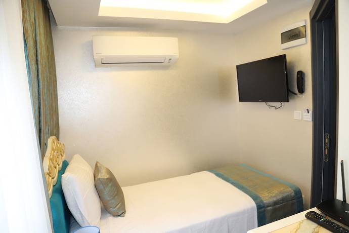 Imagen de la habitación del Grand Kavi Hotel. Foto 15