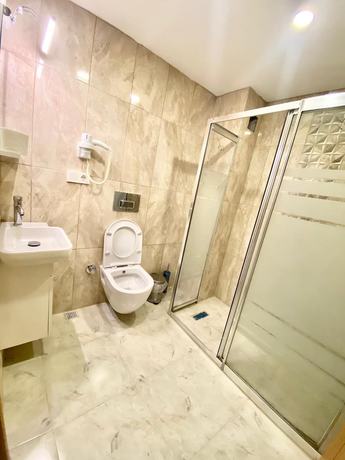 Imagen de la habitación del Grand Lara Hotel. Foto 6