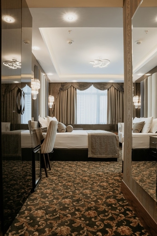 Imagen de la habitación del Grand Lark Otel. Foto 4