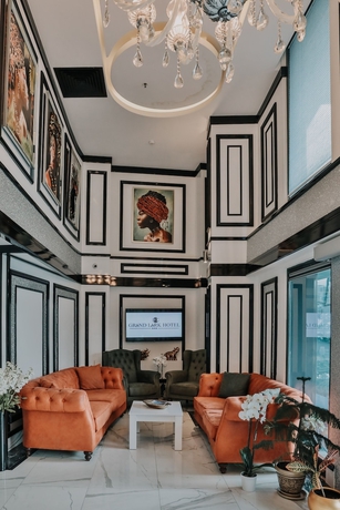 Imagen de los interiores del Grand Lark Otel. Foto 12