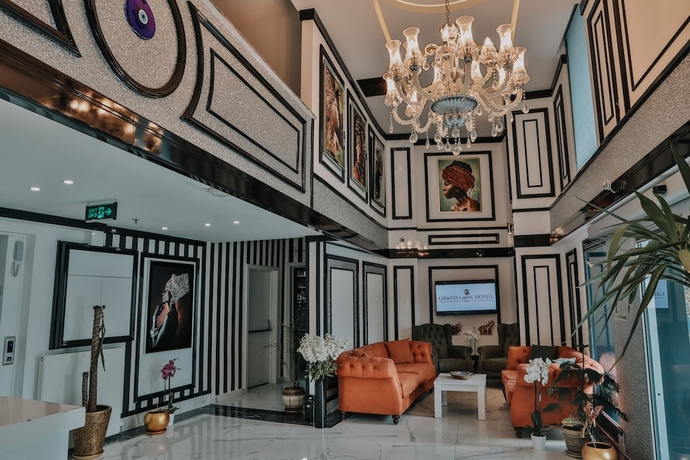 Imagen de los interiores del Grand Lark Otel. Foto 14