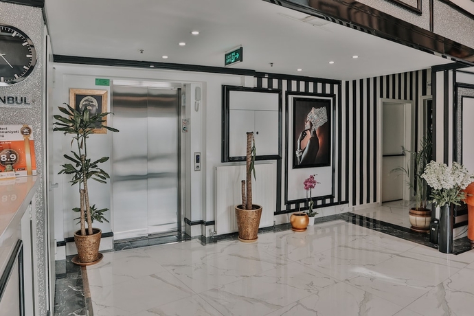 Imagen de los interiores del Grand Lark Otel. Foto 15