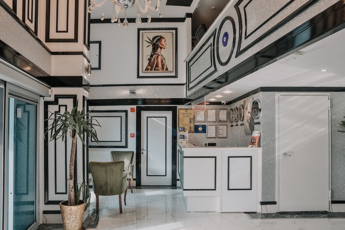 Imagen de los interiores del Grand Lark Otel. Foto 18