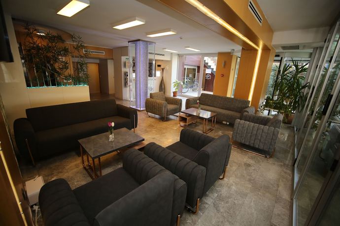 Imagen de los interiores del Grand Nora Hotel. Foto 17