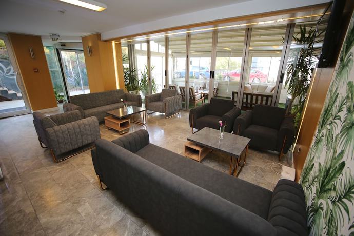 Imagen de los interiores del Grand Nora Hotel. Foto 18