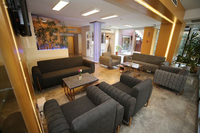 Imagen de los interiores del Grand Nora Hotel. Foto 19