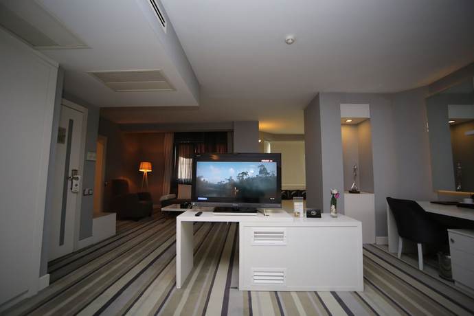 Imagen de la habitación del Grand Nora Hotel. Foto 15
