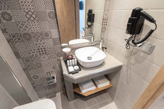 Imagen de la habitación del Grand Port Suites Thessaloniki. Foto 9