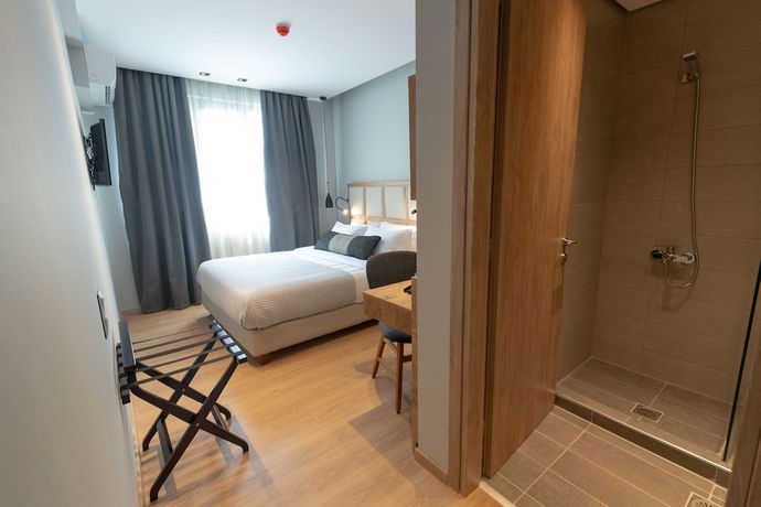 Imagen de la habitación del Grand Port Suites Thessaloniki. Foto 12