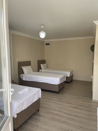 Imagen de la habitación del Grand Sami Hotel. Foto 6