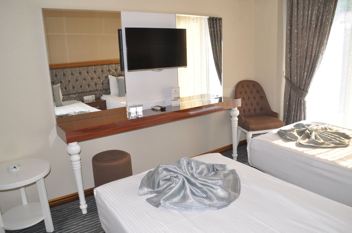 Imagen de la habitación del Grand Sera Hotel. Foto 11