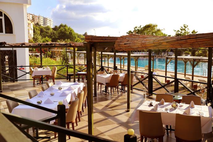 Imagen de la piscina del Grand Sile Hotel. Foto 20