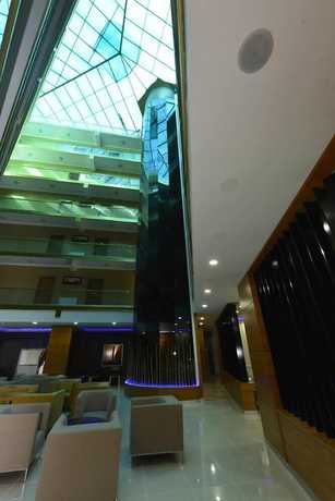 Imagen de los interiores del Grand Surmely Business Hotel. Foto 13