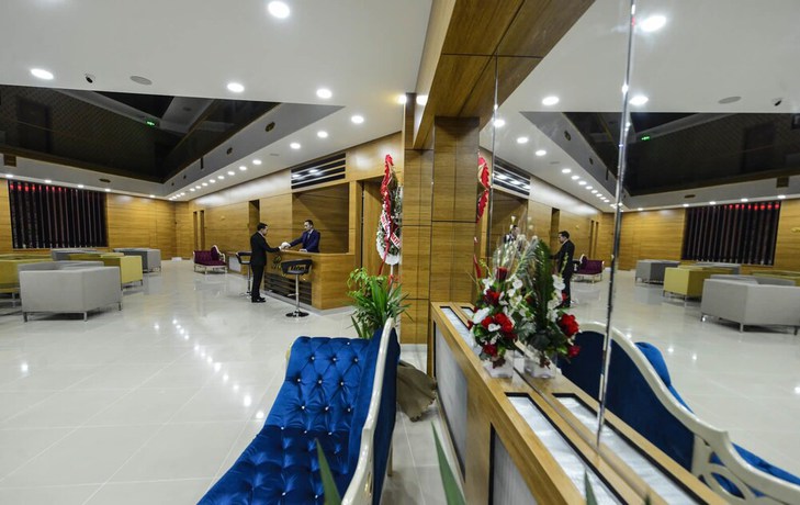 Imagen de los interiores del Grand Surmely Business Hotel. Foto 14