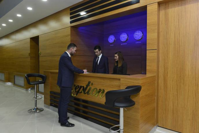 Imagen de los interiores del Grand Surmely Business Hotel. Foto 15