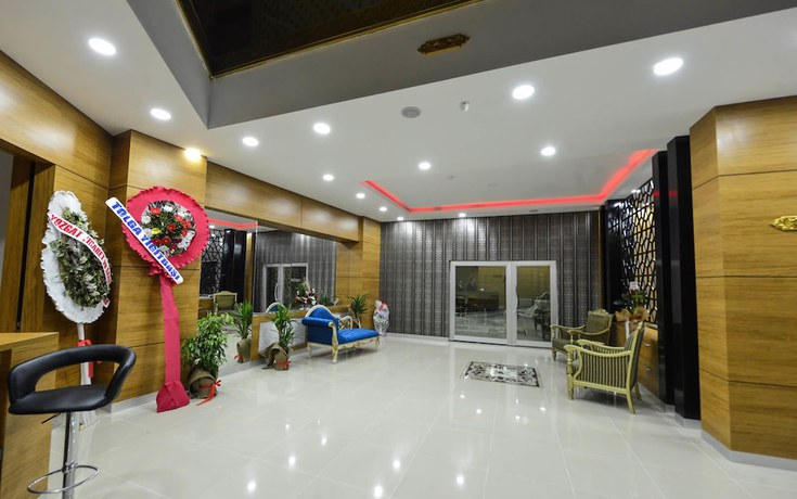 Imagen de los interiores del Grand Surmely Business Hotel. Foto 20