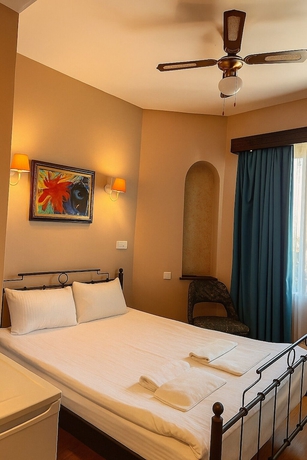 Imagen de la habitación del Grand U&ccedil;hisar Hotel. Foto 9