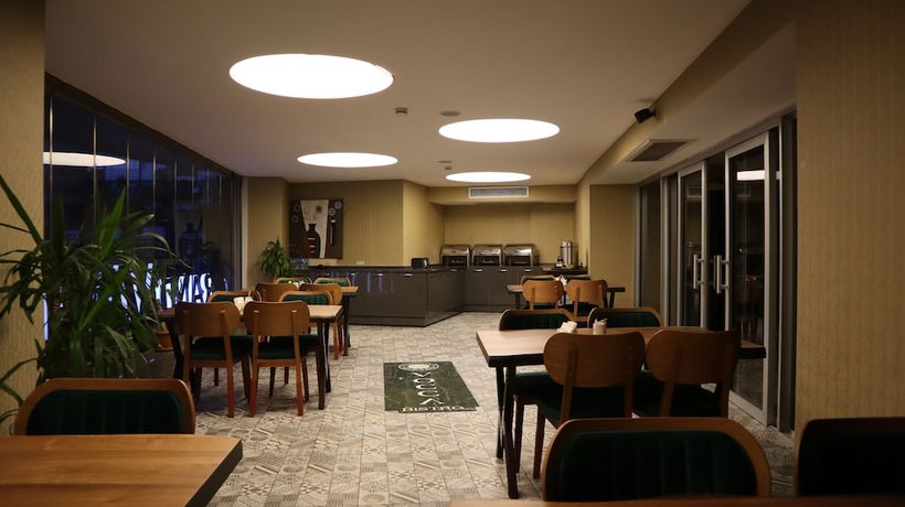 Imagen del bar/restaurante del Grand Vav Hotel. Foto 3