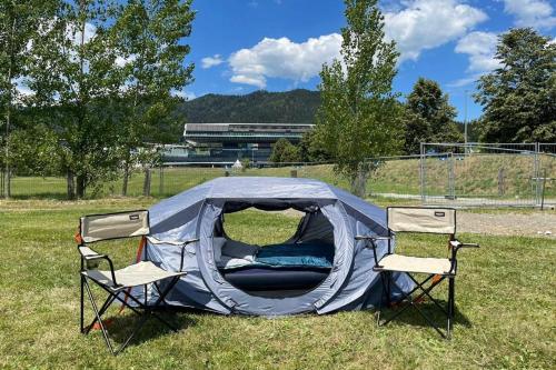 Imagen de la habitación del GrandPrixcamp, front row racecamp closest to the Red Bull Ring including sounds of pitstops in your. Foto 6